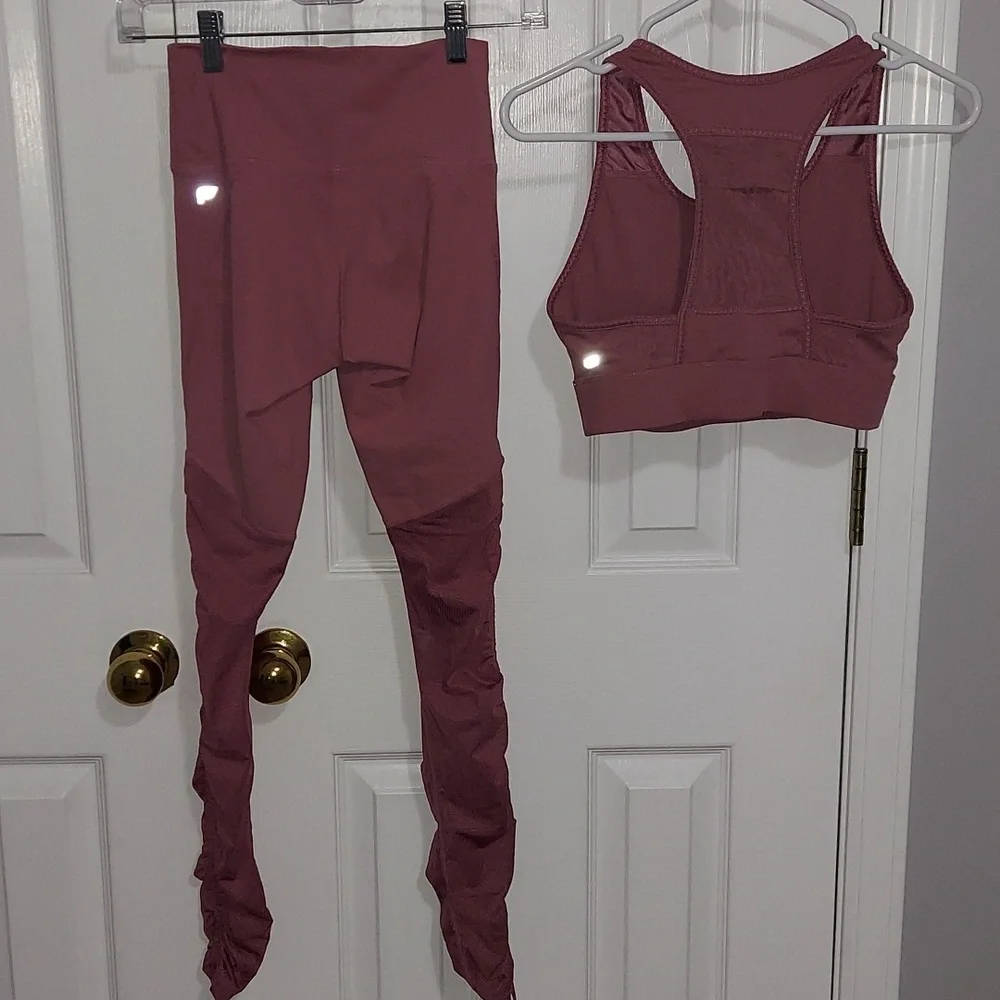 ⭐️SALE⭐️Fabletics set⭐️ bottoms xxs / top medium - Picture 5 of 5